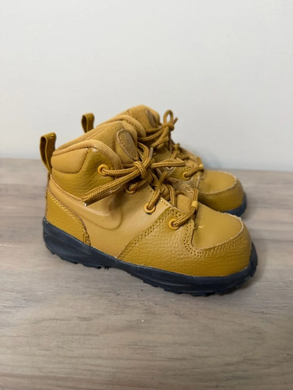 Nike Manoa Toddler Leather Sneaker Hiking Boot Tan Size 8C